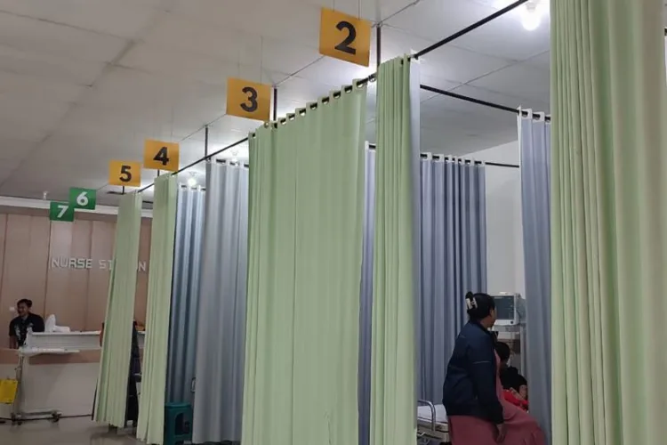 RSD Kalisat Jember menambah kapasitas IGD dari 3 menjadi 7 bed untuk mengantisipasi lonjakan pasien dan meningkatkan pelayanan medis.