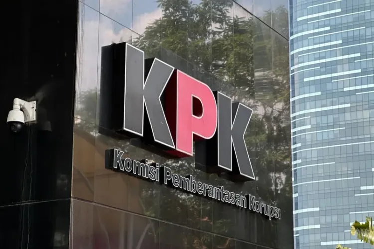 KPK memverifikasi laporan dugaan korupsi 32 paket proyek di Pemkab Muaro Jambi senilai Rp50 miliar yang dilayangkan Barisan 8 Center Jambi.