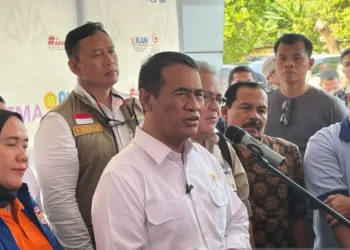 Mentan Andi Amran Sulaiman mencopot Korwil KPPG Surabaya Tiara Devi karena tak menyerap telur peternak sesuai harga acuan penjualan (HAP).