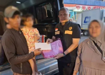 BP3MI Sulsel memfasilitasi pemulangan jenazah pekerja migran Indonesia (PMI) asal Gowa beserta bayinya dari Malaysia hingga tiba di rumah duka.