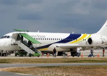 Kabut asap pekat membuat seluruh penerbangan di Bandara Singkawang dibatalkan pada 21 Agustus 2026 karena jarak pandang di bawah standar keselamatan.