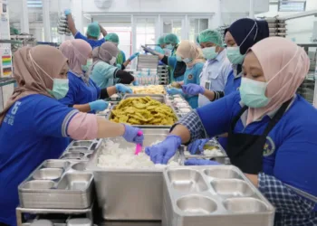 BGN menutup permanen 504 dapur MBG karena tidak memenuhi standar sanitasi, sekitar 3.000 dapur lainnya masih diperiksa dinas kesehatan daerah.