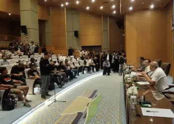 Koordinator AMPB Botok mendesak pimpinan DPR mundur jika RUU Perampasan Aset tak disahkan paling lambat 15 Desember 2026.