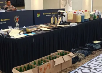 Polda Metro Jaya menyita 201 botol kaca bersumbu, 39 sajam, dan bahan berbahaya lain jelang demo DPR.