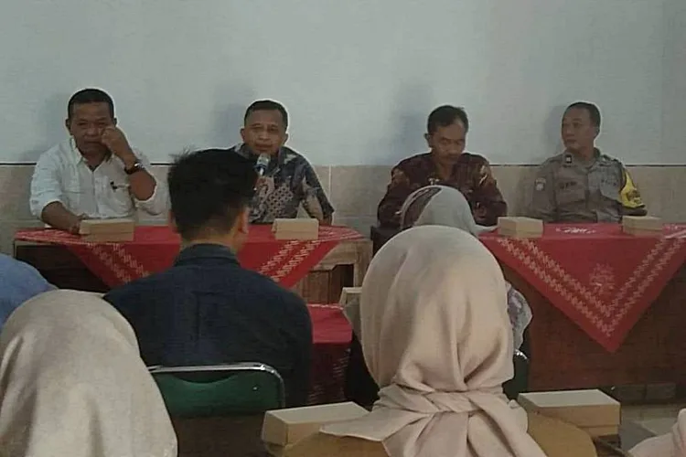 Pelaksanaan rapat Pra-Musrenbangkal Sidomulyo.