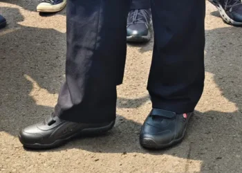 BRIN mengembangkan sepatu berbahan karet produksi lokal mulai Rp75 ribu untuk mendukung Program Sekolah Rakyat.