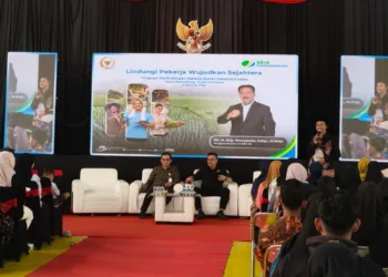 BPJS Ketenagakerjaan Rembang bersama Anggota Komisi IX DPR RI Edy Wuryanto menggelar sosialisasi jaminan sosial ketenagakerjaan bagi pekerja informal di 10 titik.