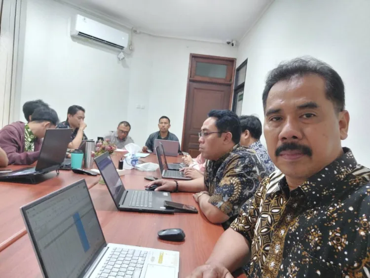 DPMKKPS DIY Dorong Optimalisasi SINKal sebagai Basis Utama Pengembangan Potensi Kalurahan 1 Diskusi pengembangan potensi kalurahan berbasis data melalui aplikasi SINKal.