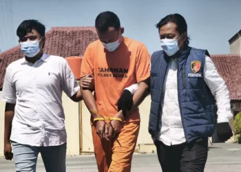 Penyidikan kasus pengoplosan elpiji subsidi di Blora belum berhasil mengungkap sosok pemilik modal, polisi masih memburu tiga pelaku yang masuk DPO.