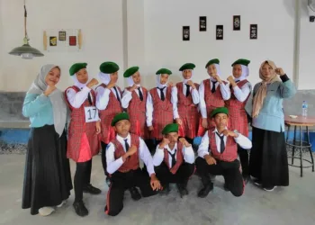 Kontingen SMPN 2 Lasem meraih Juara 2 dalam ajang Gerak Jalan Bahagia yang digelar Omah Guyub untuk memeriahkan HUT ke-81 RI.