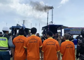 TNI AL memusnahkan 1,3 ton ketamin hasil penggagalan penyelundupan kapal asing di Batam, cegah 13 juta orang terpapar.