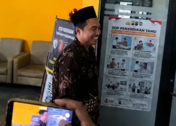 KPK ungkap OTT di Unsoed terkait dugaan korupsi penerimaan mahasiswa baru, uang tunai ratusan juta rupiah disita.