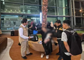 Proses monitoring PMI deportasi dari Arab Saudi yang dilakukan oleh petugas dari Direktorat Kepulangan dan Rehabilitasi.