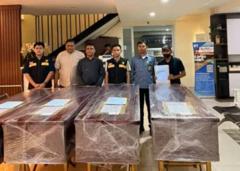 Serah terima dokumen dan jenazah di Cargo Bandara Internasional Soekarno Hatta.