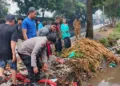 Saluran Air Tersumbat Sampah, 8 Rumah di Cianjur Terendam Banjir 2 Saluran Air Tersumbat Sampah, 8 Rumah di Cianjur Terendam Banjir