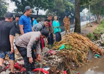Saluran Air Tersumbat Sampah, 8 Rumah di Cianjur Terendam Banjir
