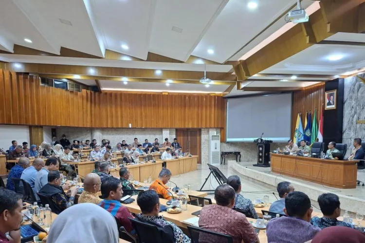 MotoGP Mandalika 2026: Bandara Bizam Targetkan 40 Penerbangan Tambahan ke Lombok 1 Rapat koordinasi persiapan pelaksanaan MotoGP Mandalika di Kantor Gubernur NTB
di Mataram, Nusa Tenggara Barat, Kamis (10/9/2026). ANTARA/LINGKAR NETWORK.