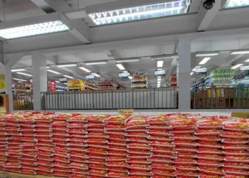 Bulog Jabar Banjiri Ritel Modern dengan Beras Premium 5 Kg, Stok Dijamin Aman