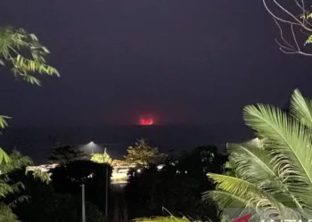 Pesisir Banten Diguyur Abu Vulkanik Akibat Erupsi Gunung Anak Krakatau