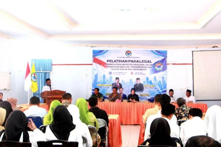 Ketua Pimpinan Wilayah IKA PMII NTB Akhdiansyah menyampaikan materi saat membuka
Pelatihan Paralegal IKA PMII Cabang Dompu di Gedung Dharma Wanita Kabupaten
Dompu, NTB, Sabtu (12/9/2026). ANTARA/LINGKAR NETWORK.