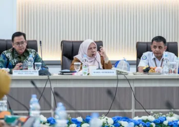 Wakil Gubernur Sulawesi Tengah Reny A. Lamadjido membahas optimalisasi program Berani Sehat demi layanan kesehatan warga, dalam Forum Komunikasi dan Kemitraan Pemangku Kepentingan Jaminan Kesehatan Nasional (JKN) di Ruang Rapat Polibu Kantor Gubernur, Senin (21/9/2026). (Lingkar.news Network)