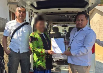 Serah terima jenazah Pekerja Migran Indonesia (PMI) SK kepada pihak keluarga.