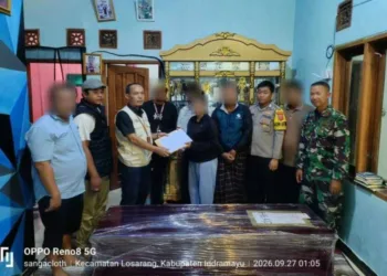 Penyerahan jenazah PMI kepada pihak keluarga di Indramayu.