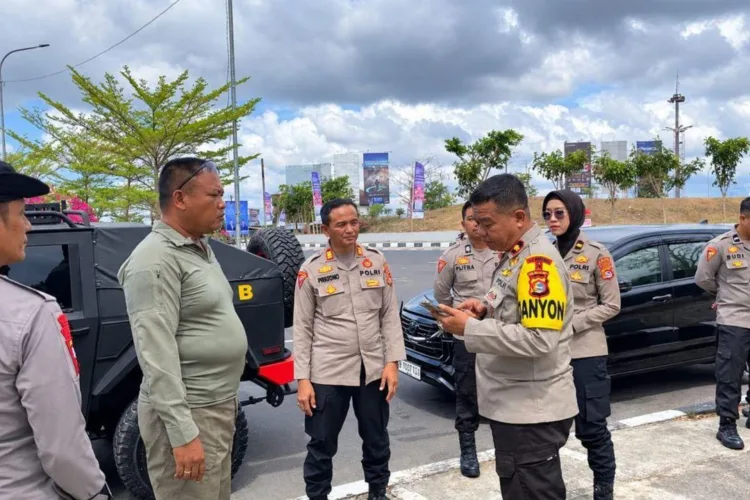Sejumlah pejabat kepolisian melakukan survei lapangan untuk pengamanan MotoGP
Mandalika 2026 di kawasan Mandalika, Lombok Tengah, Senin (8/9/2026).
(ANTARA/LINGKAR NETWORK)
