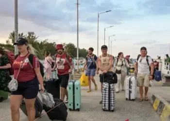 Pasokan Air Terhenti, 300 Turis Check Out Lebih Awal dari Gili Trawangan