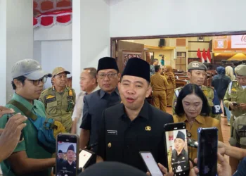 Bupati Jember Muhammad Fawait (Gus Fawait) dalam doorstop usai Rapat Paripurna I  dengan DPRD membahas P-APBD 2026, Selasa (1/9/2026). (Lingkar.news Network)