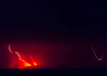 Erupsi menerus Gunung Anak Krakatau berakhir setelah 25 jam, Badan Geologi menilai potensi letusan susulan tinggi.