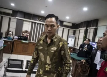 Bupati Cilacap nonaktif Syamsul Auliya dituntut 7 tahun penjara dan denda Rp400 juta terkait kasus pemerasan THR kepala OPD senilai Rp568 juta.