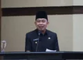 Bupati Jember Optimistis Kemiskinan Turun Berkelanjutan, APBD 2026 Jadi Instrumen Utama 3 Bupati Jember Muhammad Fawait optimistis angka kemiskinan terus turun melalui strategi APBD 2026, mulai dari bantuan sosial hingga pendidikan dan infrastruktur.