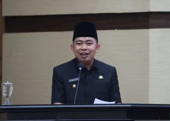 Bupati Jember Muhammad Fawait optimistis angka kemiskinan terus turun melalui strategi APBD 2026, mulai dari bantuan sosial hingga pendidikan dan infrastruktur.