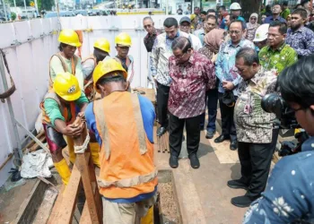 Gubernur DKI Jakarta Pramono Anung menargetkan kabel semrawut dipindahkan ke bawah tanah dalam lima tahun dengan anggaran SJUT Rp90 miliar.