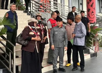 Pesawat yang membawa Menhut Raja Juli Antoni gagal mendarat di Bandara Supadio Pontianak karena jarak pandang hanya 100 meter akibat kabut asap karhutla.