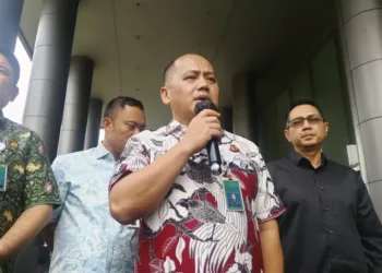 Kejagung melimpahkan Febrie Adriansyah dan dua tersangka lain ke Kejari Jaksel, kasus dugaan pemerasan dan TPPU segera disidangkan.