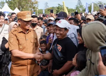 Gubernur Sulteng Anwar Hafid dalam sebuah kunjungan kerja ke daerah, belum lama ini. (Lingkar.news Network)