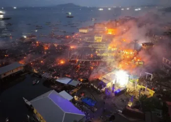 Kebakaran di Mandala Jayapura menghanguskan ratusan rumah dan membuat sekitar 2.000 jiwa kehilangan tempat tinggal.