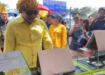 Kepala Barantin Abdul Kadir Karding meninjau stan klinik ekspor dalam rangkaian kegiatan HUT ke-48 Kota Palu, di Palu, Sulawesi Tengah, Minggu (27/9/2026). (Antara/Lingkar.news)