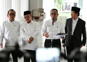 Presiden Prabowo menginstruksikan program kuliah gratis di PTN disiapkan bertahap, tim khusus dipimpin Pratikno akan mengkaji kebutuhan anggaran.