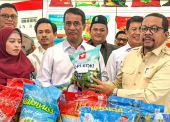 Mentan Amran mengungkap kecurangan 25 merek beras fortifikasi diduga tak sesuai label, merugikan konsumen hingga Rp89 triliun.