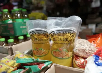 Kemendag menjatuhkan sanksi teguran tertulis kepada 15 pelaku usaha Minyakita yang melanggar ketentuan distribusi.
