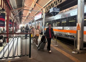 Antisipasi dampak erupsi Gunung Anak Krakatau dan lonjakan penumpang, KAI Daop 4 Semarang operasikan KA Tambahan relasi Semarang Tawang–Gambir.