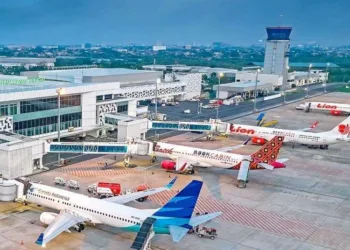 Sebanyak 11 penerbangan di Bandara Ahmad Yani Semarang dibatalkan imbas erupsi Gunung Anak Krakatau.