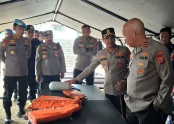 Kapolda Banten memastikan pelampung yang ditemukan dekat Anak Krakatau bukan milik Kapal Arupadhatu 1 yang membawa lima jurnalis dan tiga awak.