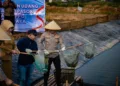 Polda Metro Panen 10 Ton Ikan dan Udang di Muara Gembong untuk Pasok SPPG 3 Polda Metro Jaya panen 10 ton ikan dan udang di Muara Gembong, Bekasi, serta 4.000 telur untuk mendukung rantai pasok bahan baku SPPG.