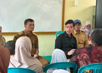 Wapres Gibran meminta maaf kepada orang tua korban dugaan keracunan MBG di Batang dan meminta investigasi dipercepat serta penanganan diperkuat.