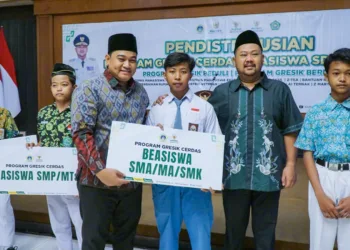 Baznas Salurkan Rp2,79 Miliar di Gresik, Sasar Pelajar hingga Pelaku Usaha 8 Pelajar