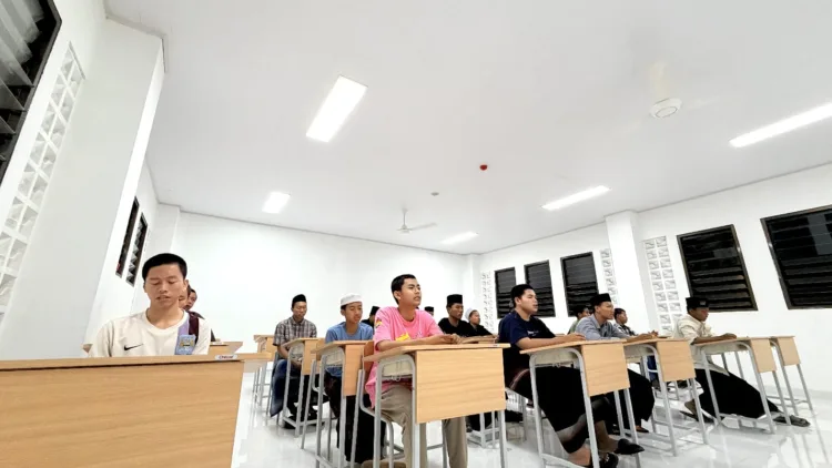 405 Siswa Sekolah Rakyat Gresik Dapat Dukungan Akademik dan Keagamaan 1 Siswa Sekolah Rakyat